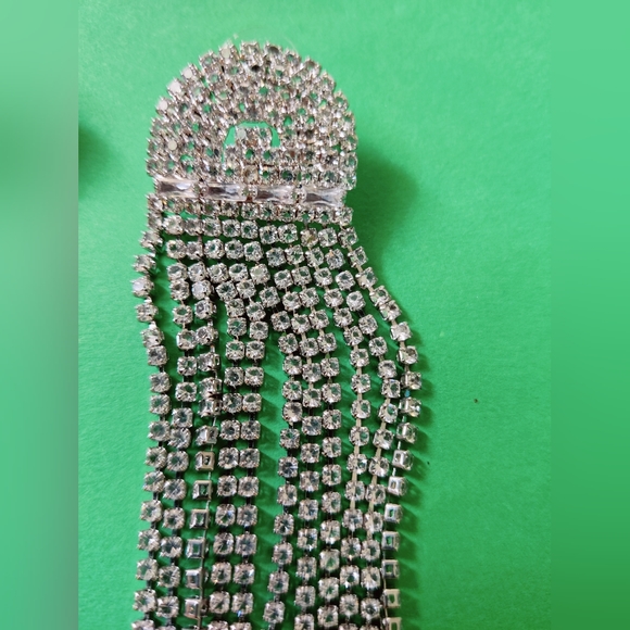 New white stone nag earring - Picture 3 of 3